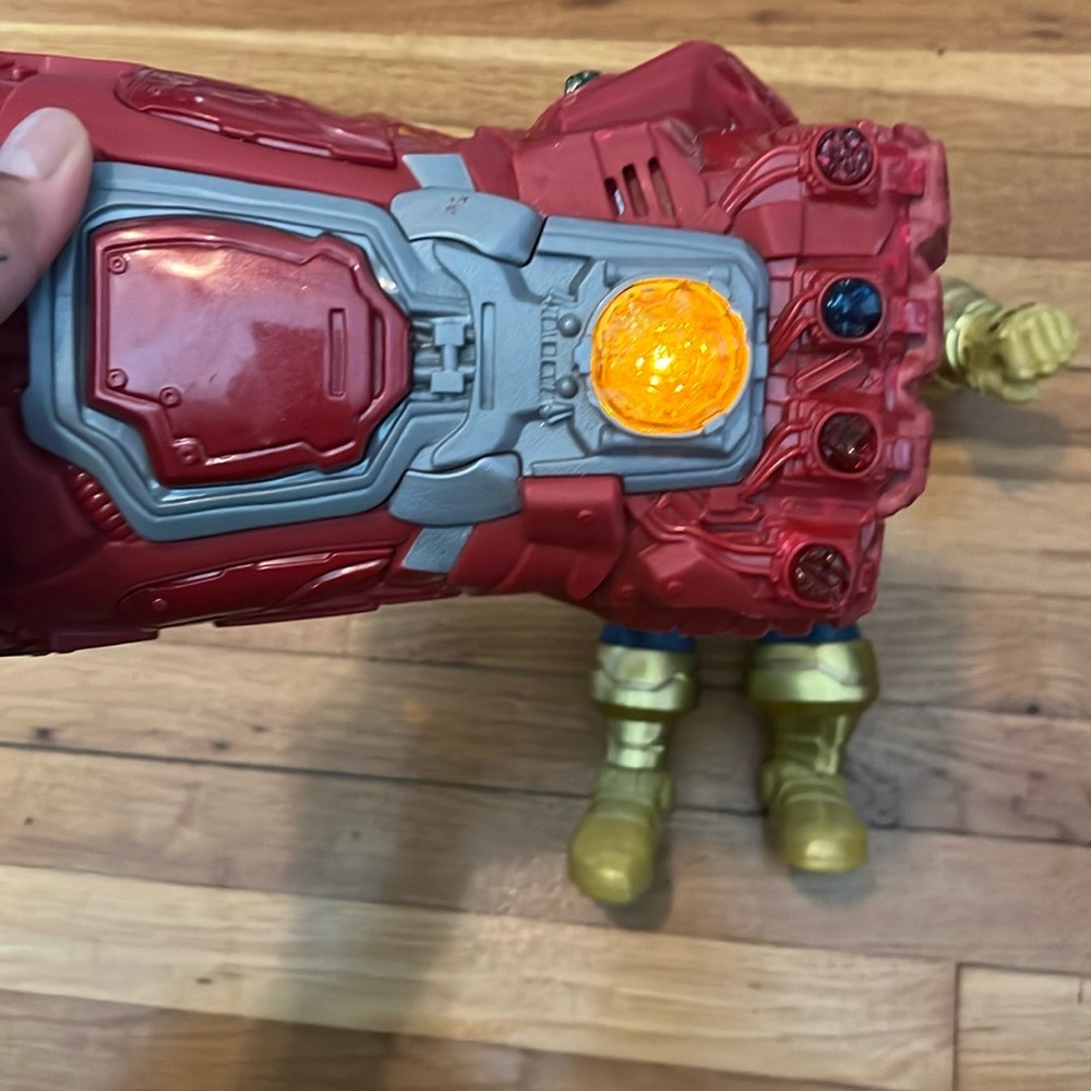 Marvel Avengers Thanos Gold and Blue Action Figure with Red Gauntlet - Picture 5 of 8